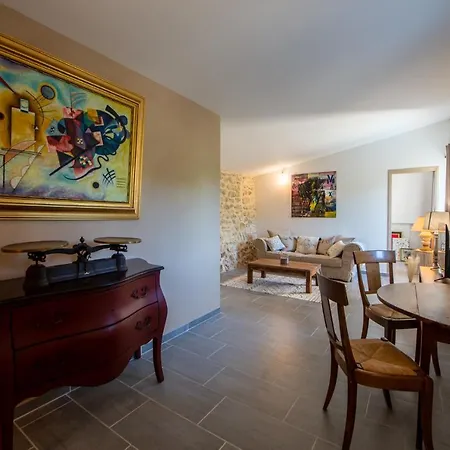 La Maison De Livia, Gite, Et Table D'hotes, Entre Uzes Et Nimes