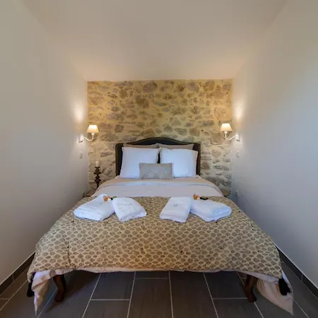 ゲストハウス La Maison De Livia, Gite, Et Table D'hotes, Entre Uzes Et Nimes