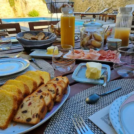 La Maison De Livia, Gite, Et Table D'hotes, Entre Uzes Et Nimes 4*