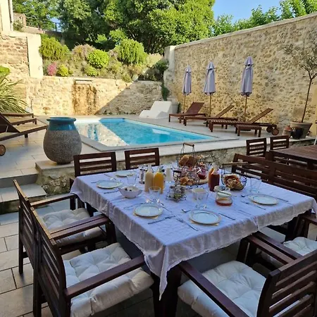 ゲストハウス La Maison De Livia, Gite, Et Table D'hotes, Entre Uzes Et Nimes 4*