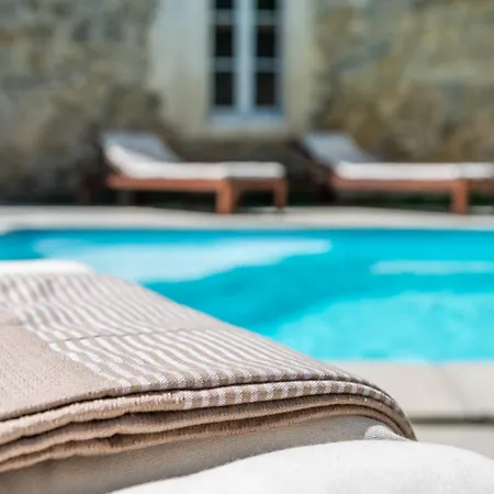 Konukevi La Maison De Livia, Gite, Et Table D'hotes, Entre Uzes Et Nimes 4*