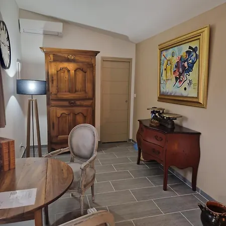 La Maison De Livia, Gite, Et Table D'hotes, Entre Uzes Et Nimes