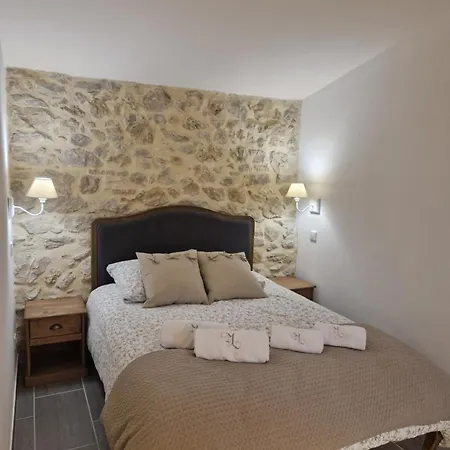 Guest house La Maison De Livia, Gite, Et Table D'hotes, Entre Uzes Et Nimes