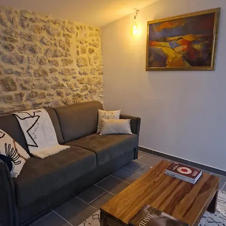 Guest house La Maison De Livia, Gite, Et Table D'hotes, Entre Uzes Et Nimes 4*