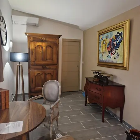 La Maison De Livia, Gite, Et Table D'hotes, Entre Uzes Et Nimes *
