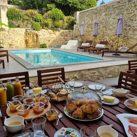 Konukevi La Maison De Livia, Gite, Et Table D'hotes, Entre Uzes Et Nimes
