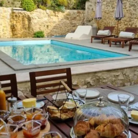 La Maison De Livia, Gite, Et Table D'hotes, Entre Uzes Et Nimes Konukevi 4*