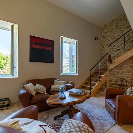 ゲストハウス La Maison De Livia, Gite, Et Table D'hotes, Entre Uzes Et Nimes 4*