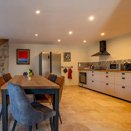 La Maison De Livia, Gite, Et Table D'hotes, Entre Uzes Et Nimes ゲストハウス