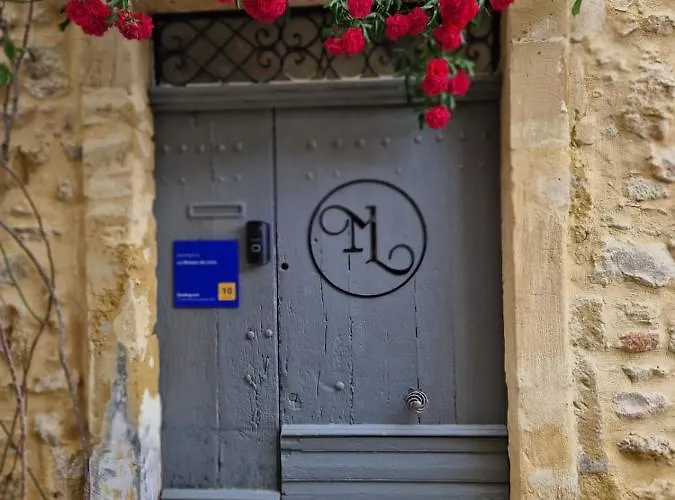 Guest house La Maison De Livia, Gite, Et Table D'hotes, Entre Uzes Et Nimes