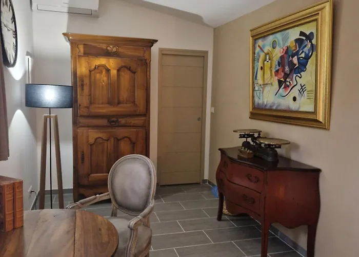 La Maison De Livia, Et Table D'hôtes 3*