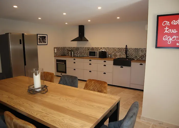 La Maison De Livia, Et Table D'hôtes 3*